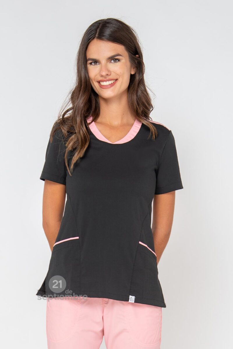 Casaca con spandex y vivos color negro con detalles en rosa