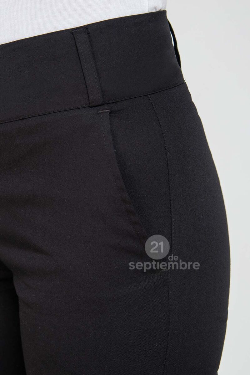 Detalle Pantalón de Gabardina de 5oz. Slim Fit color negro