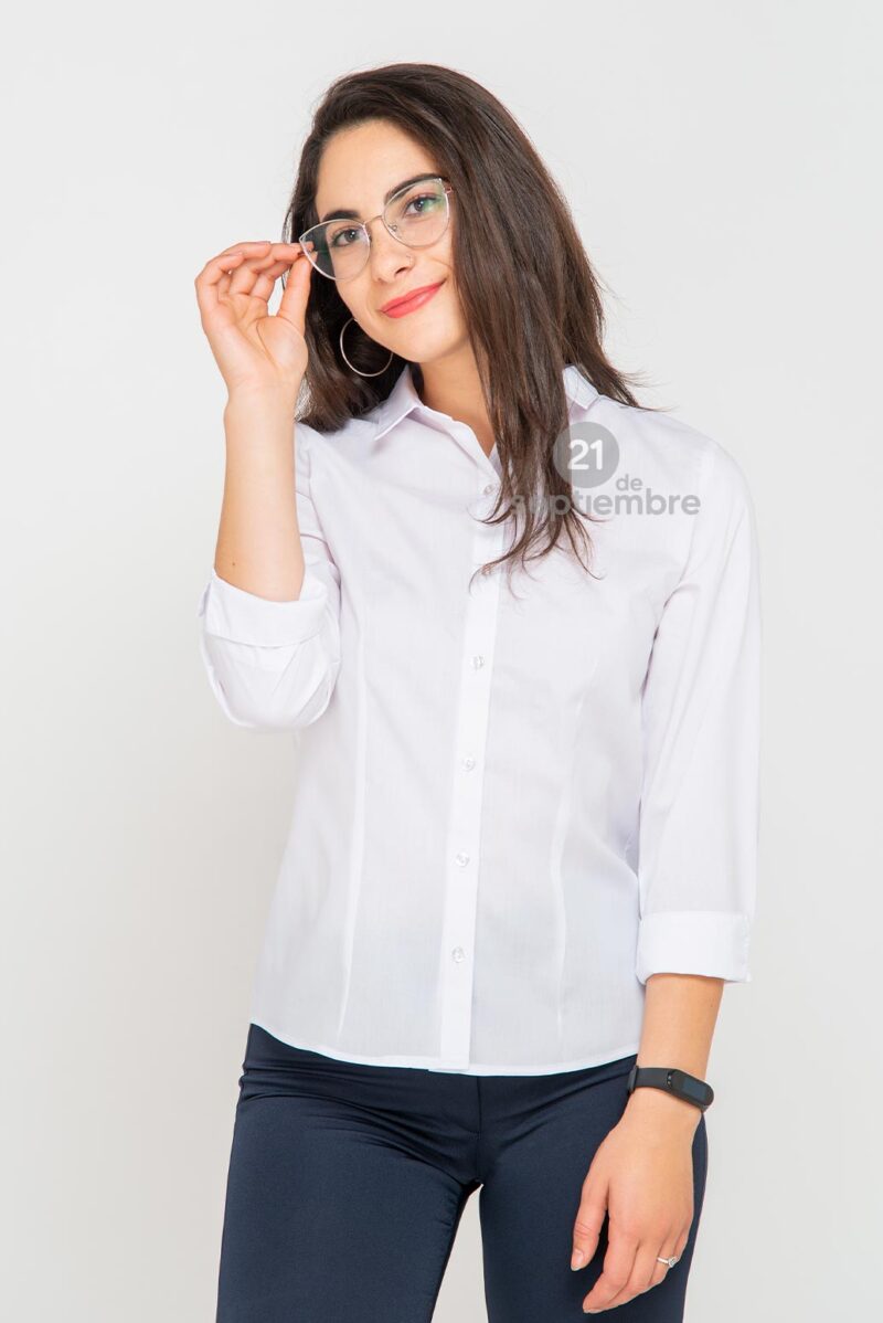 Camisa clásica mangas 3/4 modelo mujer de frente